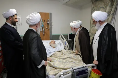 عیادت نمایندگان رهبر انقلاب از آیت‌الله نوری همدانی