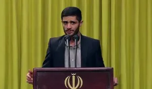 لحظاتی از گفت‌وگوی صمیمانه محسن عراقی با رهبر انقلاب در دیدار اخیر مداحان