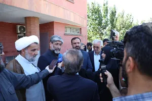 آزادی ۳۰۰ زندانی در بازدید رئیس کل دادگستری استان تهران از زندان تهران بزرگ/ تأکید عتباتی بر کاهش هدفمند جمعیت کیفری و استفاده از ظرفیت‌های قانونی