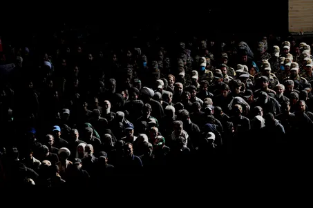 اقامه نماز بر پیکر رهبر شهید انقلاب - ۲