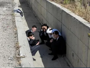 Zionists build mobile shelters