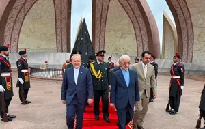 آغاز برنامه‌های رسمی وزیر کشور در اسلام‌آباد؛ بازدید از نمای تاریخی پاکستان