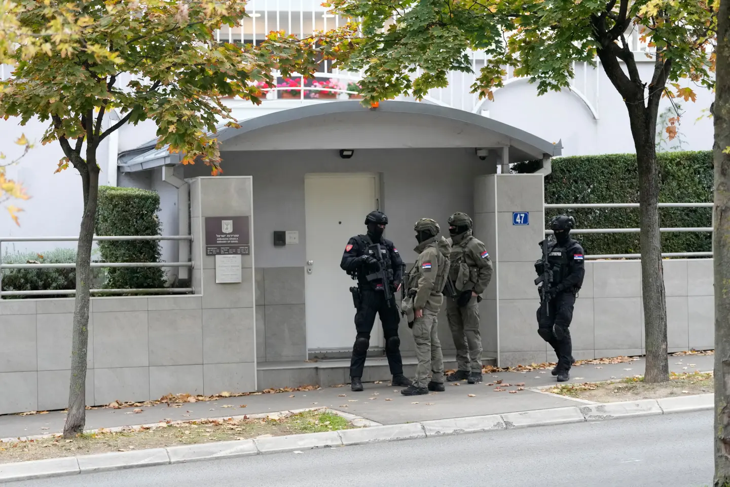 حادثه امنیتی در مقابل سفارت رژیم صهیونیستی در صربستان حادثه امنیتی در مقابل سفارت رژیم صهیونیستی در صربستان