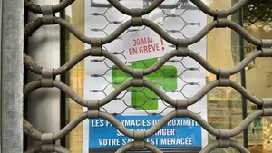 Pharmacies across France close in protest