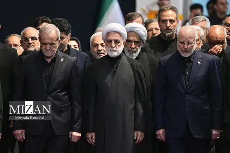 مراسم ادای احترام به پیکر رهبر شهید انقلاب با حضور سران سه قوه