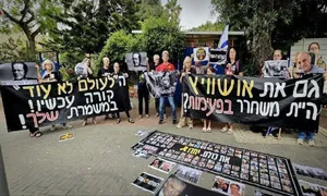 Protest outside Netanyahu's residence
