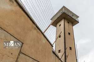 لحظه تخریب برجک زندان رجایی شهر