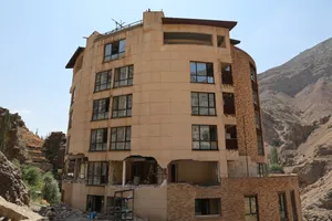 آغاز تخریب ساختمان ۱۰ طبقه غیرمجاز در پلاک ۲۰ میگون با حکم قاطع دستگاه قضایی/ اعاده اراضی ملی شمیرانات به وضع سابق
