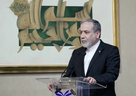 عراقچی: خاتمه جنگ باید در همه جبهه‌ها رخ دهد/ اداره تنگه هرمز مانند سابق نخواهد بود