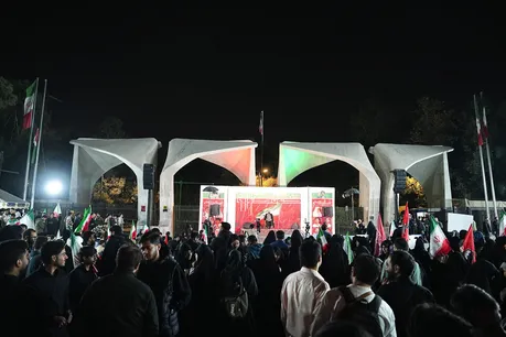 قرائت پیام رهبر انقلاب در پاسخ به جمعی از دانشجویان