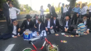 Haredi protests in Tel Aviv against mandatory military service