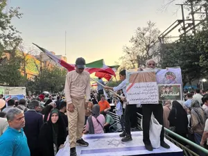 ۱۰ کیلومتر شور و شعور/ از پذیرایی با طعم صلح تا حمایت از رهبر جدید در «مهمونی ده کیلومتری غدیر»