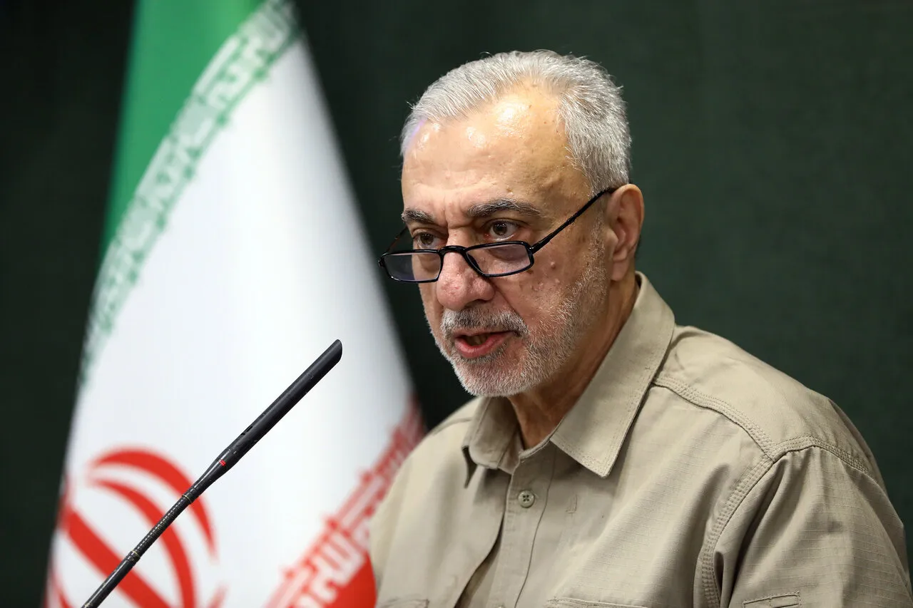 وزیر دفاع تأکید کرد: تداوم کار جهادی برای تأمین نیازهای نیروهای مسلح و ارتقای آمادگی دفاعی کشور