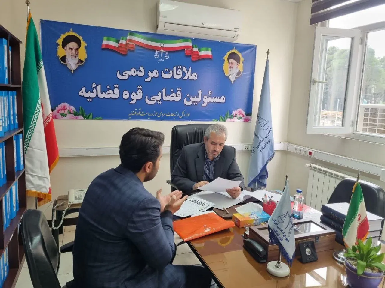 قائم مقام رئیس کل دادگستری استان تهران در مرکز ارتباطات مردمی قوه قضاییه به مشکلات مراجعان رسیدگی کرد