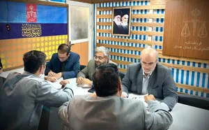 برگزاری میز خدمت نماز جمعه همدان؛ رسیدگی مستقیم به درخواست‌های ۹۲ شهروند با حضور مسئولان قضایی استان