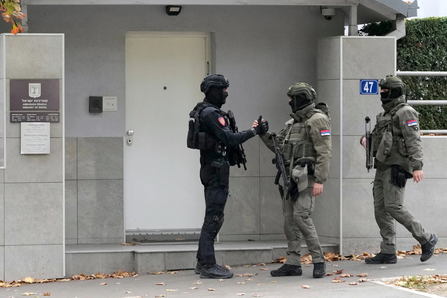 حادثه امنیتی در مقابل سفارت رژیم صهیونیستی در صربستان حادثه امنیتی در مقابل سفارت رژیم صهیونیستی در صربستان