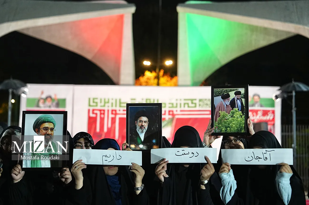 قرائت پیام رهبر انقلاب در پاسخ به جمعی از دانشجویان