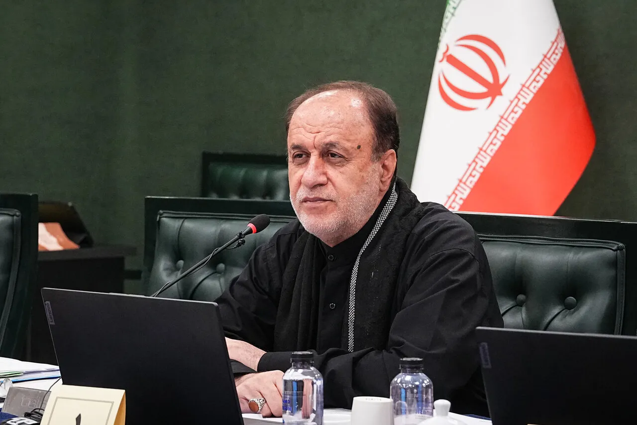 مجلس یک قدم از خواسته ملت و رهبری درباره تنگه هرمز عقب‌نشینی نخواهد کرد