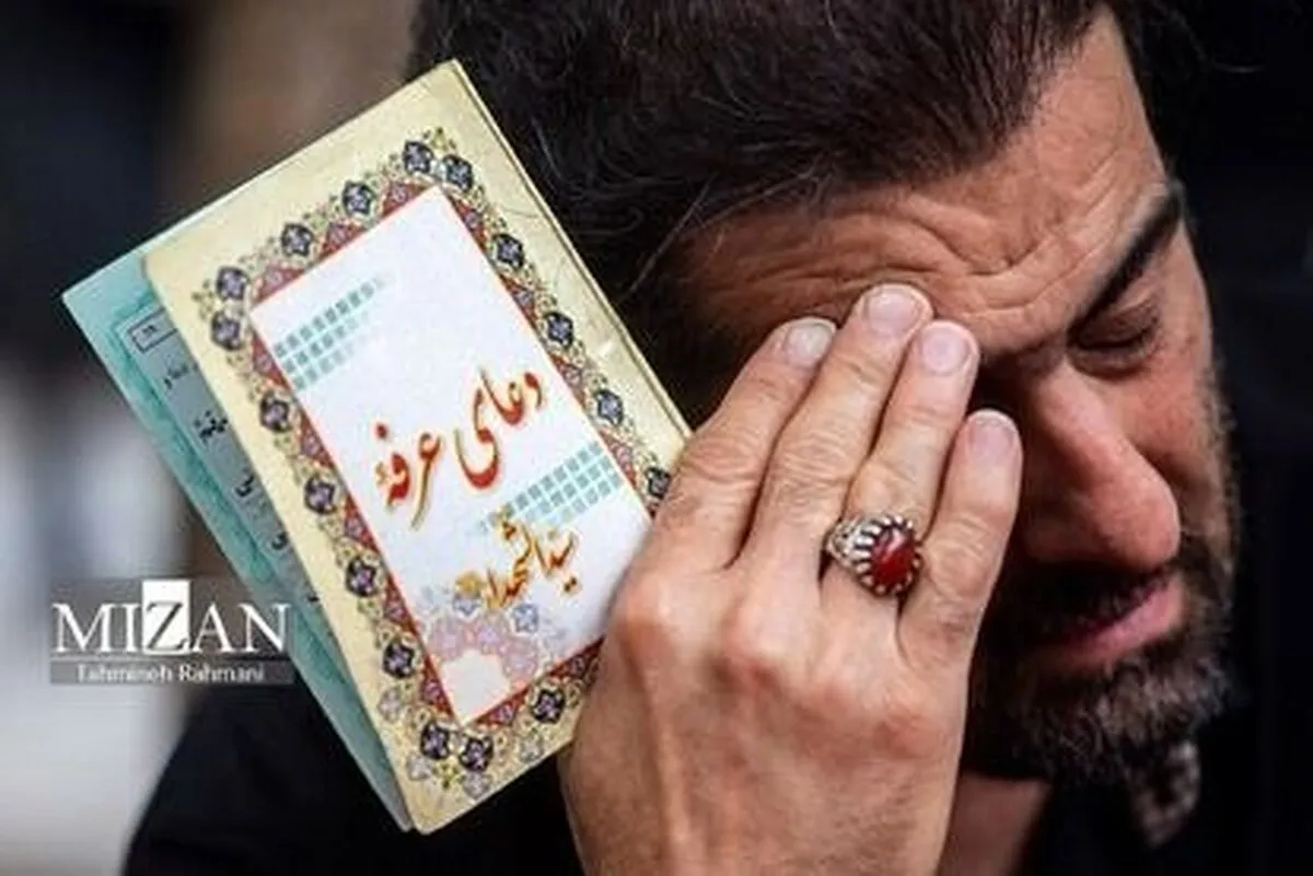 طنین دعای پرفیض عرفه از قاب تلویزیون طنین دعای پرفیض عرفه از قاب تلویزیون