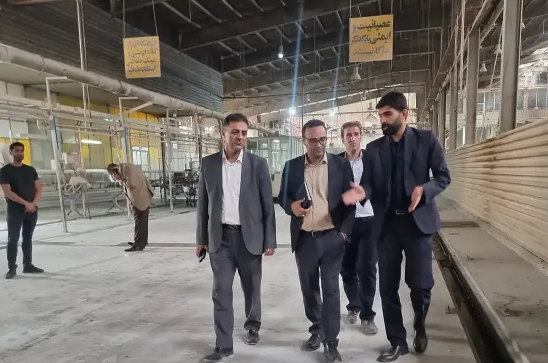حمایت از چرخه تولید در بروجرد؛ بازدید میدانی دادستان از واحد‌های صنعتی و تولیدی
