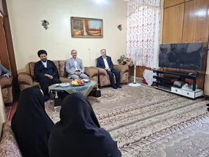 رئیس مرکز حل اختلاف کشور با خانواده شهید محمدرضا خسروآبادی دیدار کرد