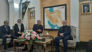 وزیر کشور پاکستان با استقبال مومنی وارد تهران شد