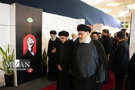 مراسم ادای احترام به پیکر رهبر شهید انقلاب