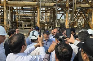 بازدید معاون اجرایی رئیس‌جمهور و وزیر نیرو از مجتمع گاز پارس جنوبی