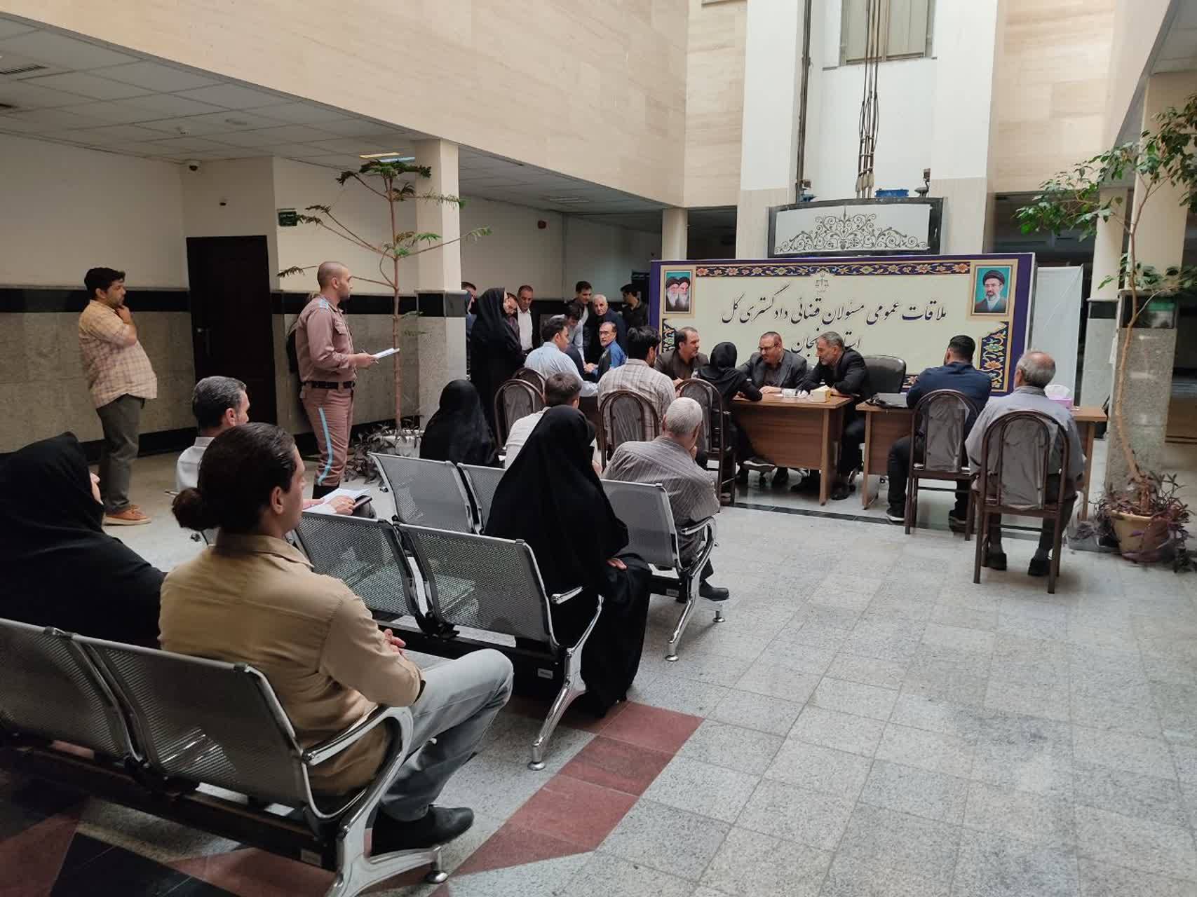 دیدار مردمی زنجان رئیس کل دادگستری زنجان به درخواست ۲۲۰ نفر از مراجعان در دیدار مردمی رسیدگی کرد
