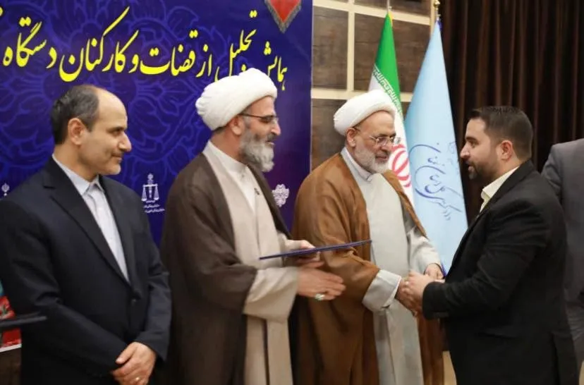 رئیس مرکز آمار و فناوری اطلاعات قوه قضاییه: هوشمندسازی عدلیه راهبردی برای استمرار عدالت در هر شرایط است/ رئیس کل دادگستری استان سمنان: قضات و کارکنان اداری نمونه، نماینده جمع گسترده نیرو‌های شایسته دستگاه قضایی هستند