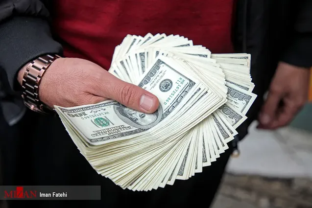 وصول ۹/۵ میلیون دلار از اموال یکی از بانک‌های دولتی با پیگیری دادستانی تهران/ صالحی: متهم از طریق رمز ارز قصد انتقال مبلغ مذکور به یکی از کشور‌های حاشیه خلیج فارس داشت که شناسایی و بازداشت شد