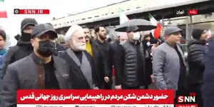 حضور حجت‌الاسلام والمسلمین محسنی اژه‌ای در صفوف متراکم و متحد مردم روزه‌دار تهران در روز جهانی قدس / مشت‌های گره کرده قاضی‌القضات در تمام طول مسیر راهپیمایی و در لحظه انفجار موشک در نزدیکی‌ محل راهپیمایی