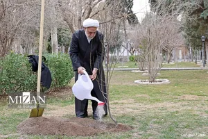 حجت‌الاسلام والمسلمین محسنی اژه‌ای، یک اصله نهال غرس کرد