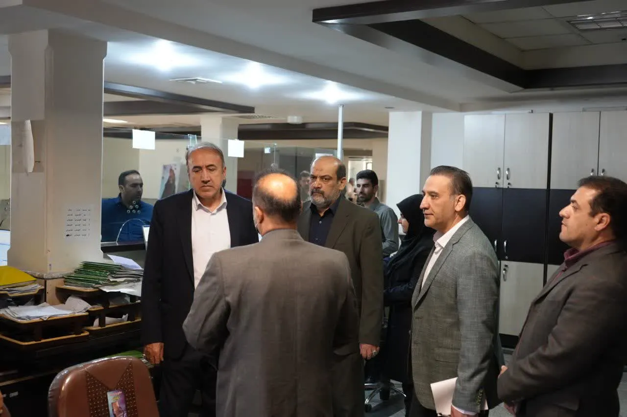 بررسی میدانی مسائل و موضوعات اداره کل تامین اجتماعی شعبه دوم استان با حضور سرزده بازرس کل قضایی لرستان