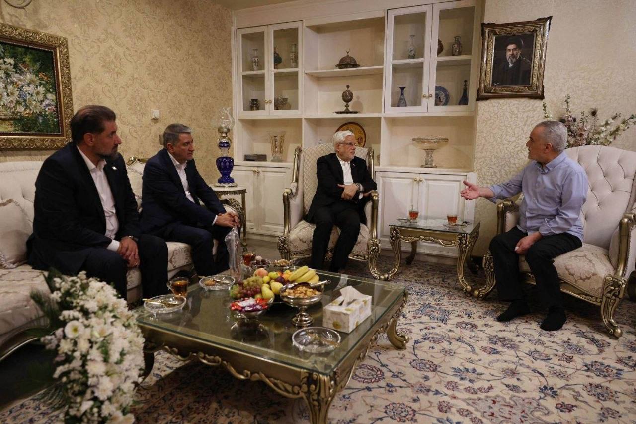 دیدار عارف با معاونان اول دولتهای گذشته در هفته دولت دیدار عارف با معاونان اول دولتهای گذشته در هفته دولت
