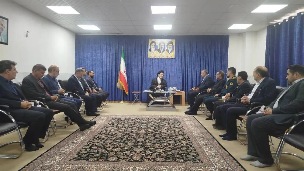 دیدار رئیس سازمان زندان‌ها با نماینده ولی‌فقیه در استان لرستان/ تأکید بر حرکت در مسیر عدالت و ساماندهی مراکز اصلاحی و تربیتی