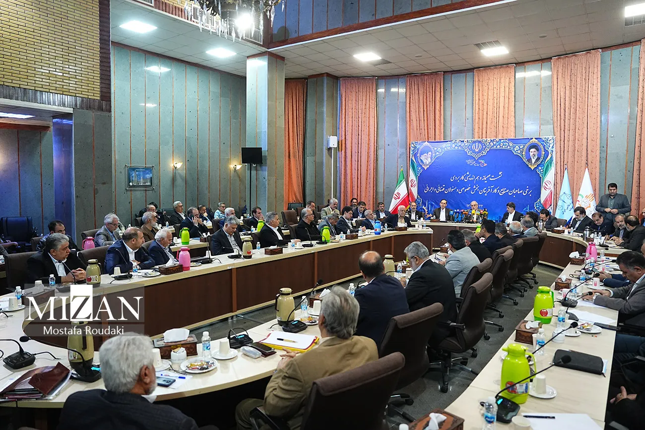 نشست هم‌اندیشی صنعتگران و صاحبان مشاغل منتخب سراسر کشور