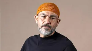 مهران غفوریان در کنار آتش‌نشانان پایتخت