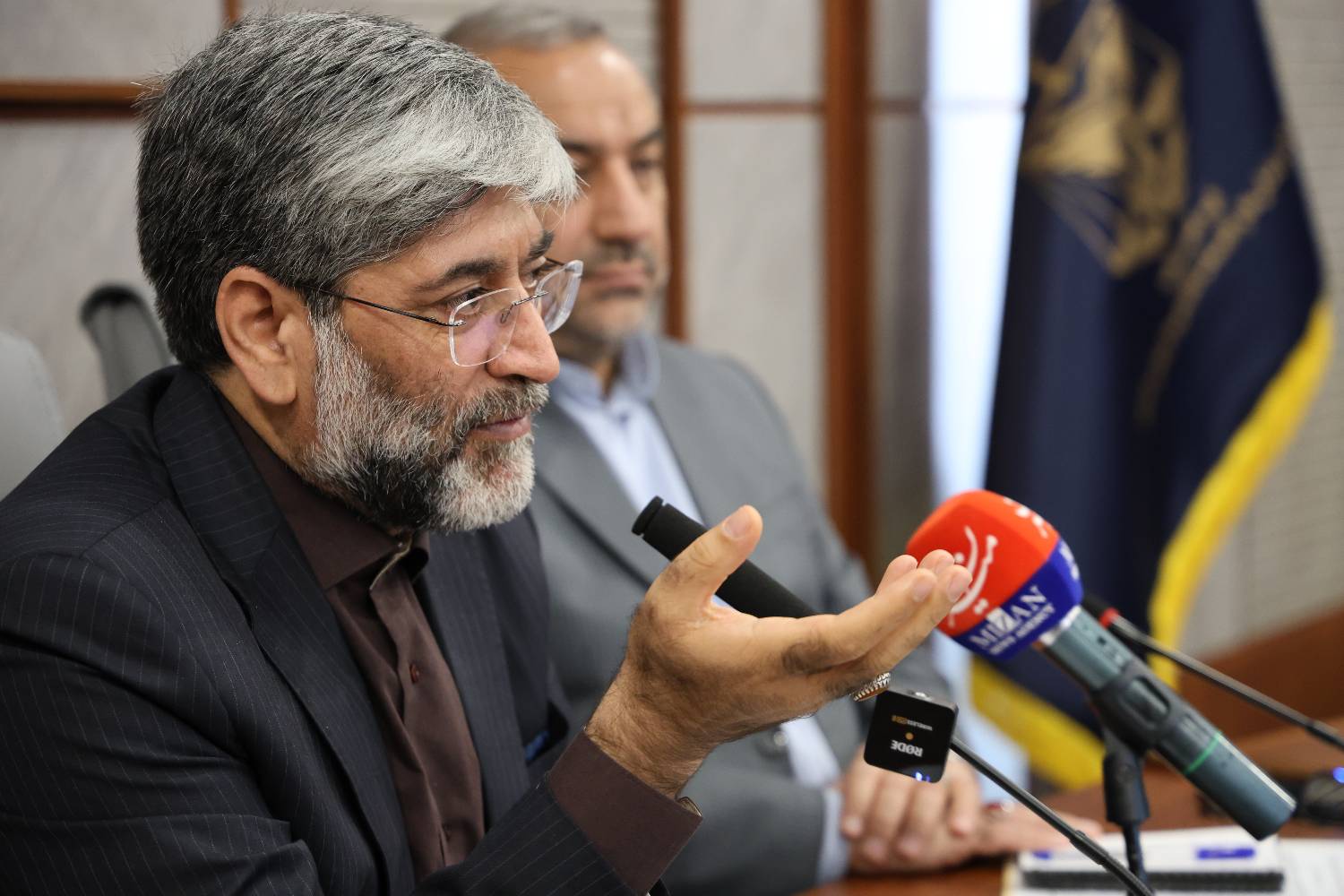  مراسم تودیع و معارفه مدیرکل زندان‌های استان تهران برگزار شد / آسیابی: مأموریت اصلی زندان‌ها اصلاح و تربیت و بازگشت زندانی به جامعه است