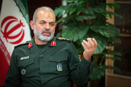 سرلشکر وحیدی: رزمندگان اسلام مسلح‌ترین ارتش جهان را به زانو درآوردند