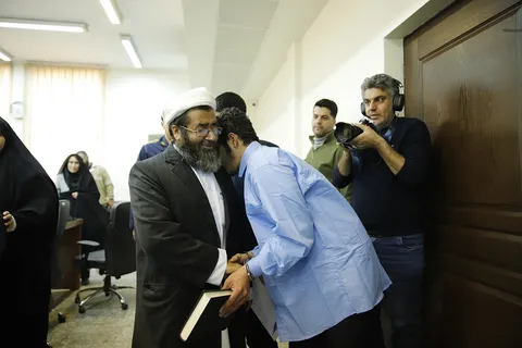 مراسم گذشت از قصاص متهم ردیف اول پرونده قتل مرحوم امیرمحمد خالقی