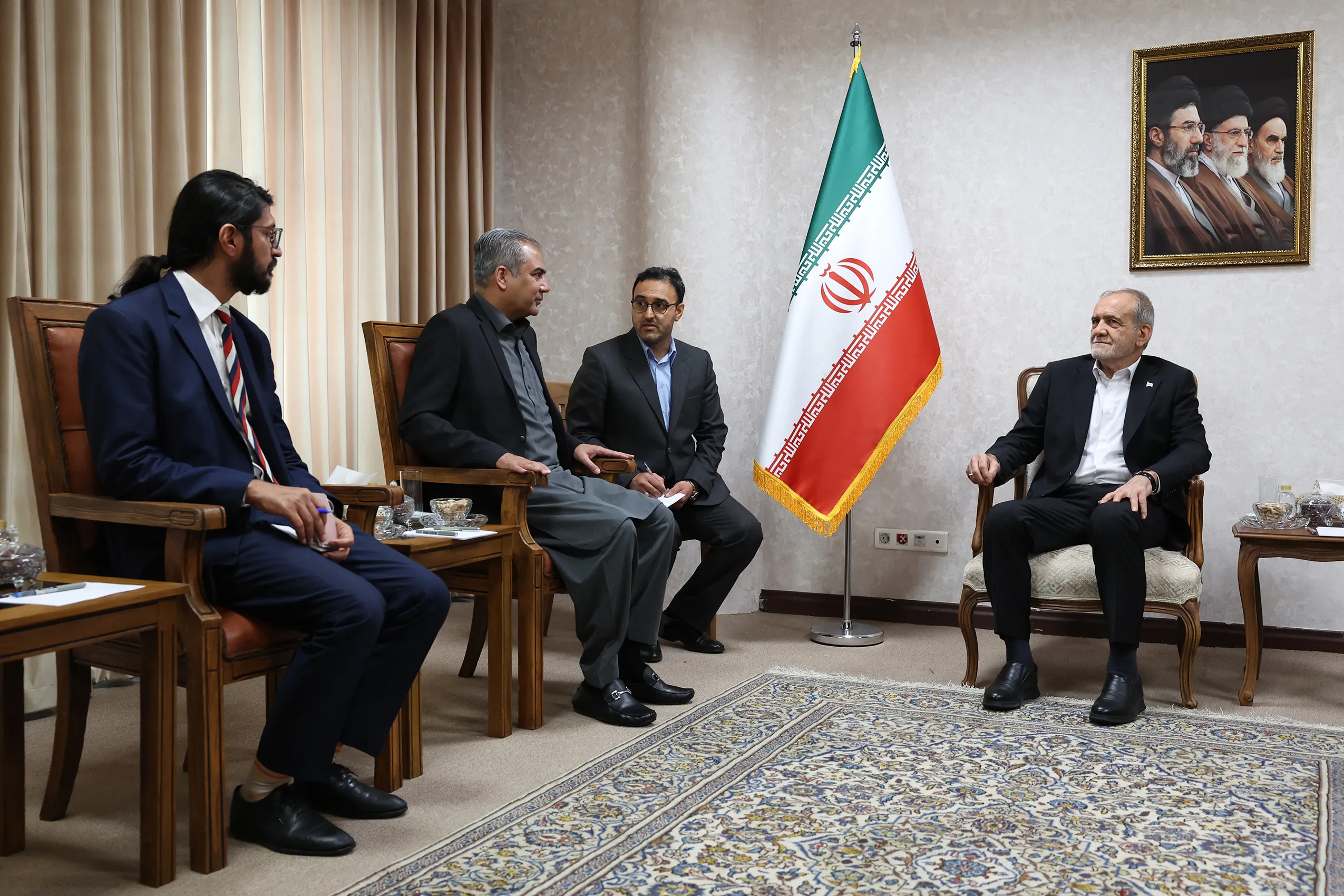 پزشکیان: اهتمام مقامات پاکستان برای همبستگی و تقویت روابط و مناسبات با ایران ارزشمند است