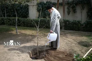 Planting saplings by the Leader of the Revolution on Arbor Day