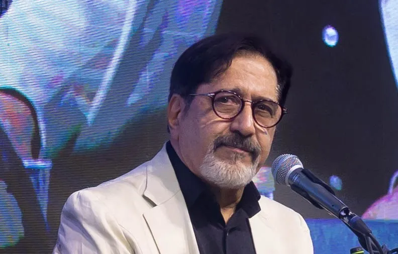 شنیدن نوستالژی‌های حسام الدین سراج، تماشای «ذکر خنجر» و چند داستان دیگر در سومین شب از «روایت رحمت»
