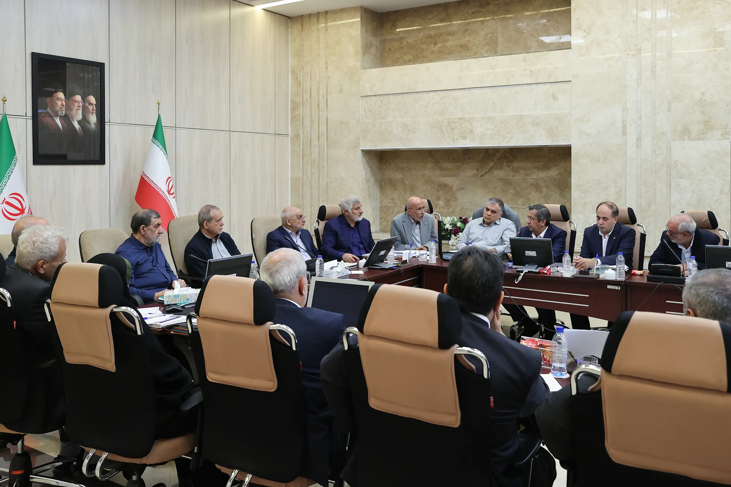 پزشکیان: سازوکار همکاری پیشکسوتان دفاع مقدس در بازسازی زیرساخت‌های آسیب‌دیده بررسی شد