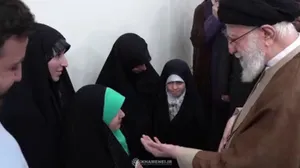 گفتگوی قرآنی رهبر انقلاب با دو دختر خردسال حافظ کل قرآن برنامه محفل