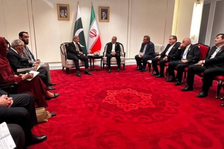 حضور رئیس جمهور در اجلاس سران سازمان همکاری شانگهای/ دیدار پزشکیان با نخستوزیر هند و رئیس جمهور قرقیزستان حضور رئیس جمهور در اجلاس سران سازمان همکاری شانگهای/ دیدار پزشکیان با نخستوزیر هند و رئیس جمهور قرقیزستان