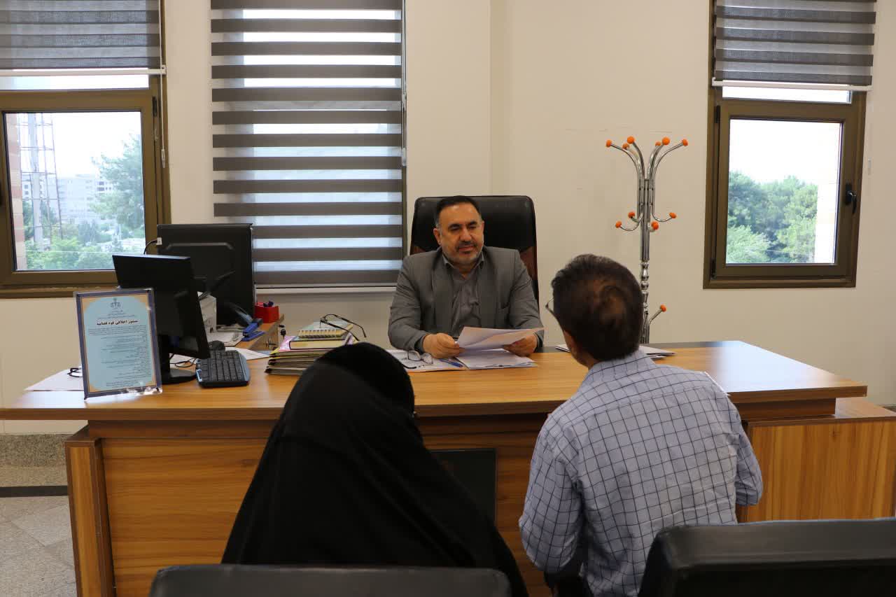 رئیس‌کل دادگستری ایلام در دیدار مردمی به درخواست‌های قضایی ۳۲ نفر از مراجعان رسیدگی کرد
