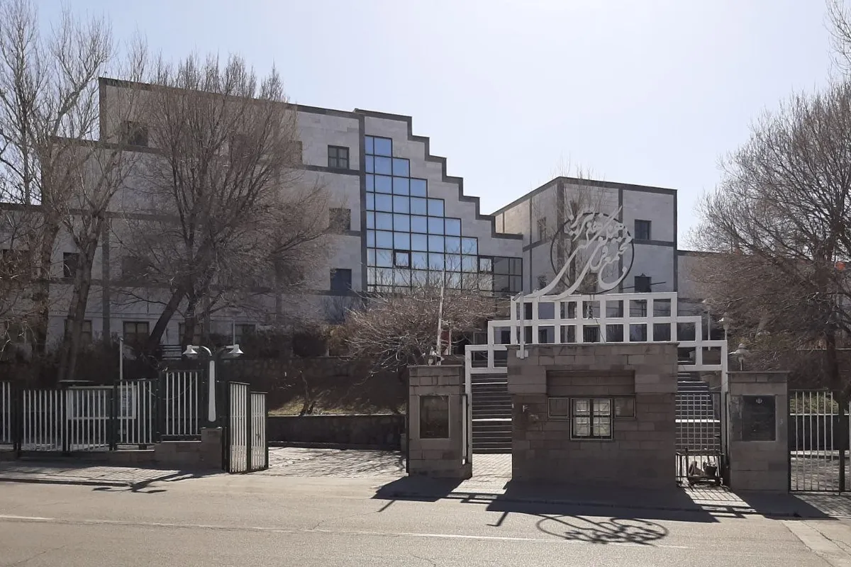 امتناع مدیرکل ارشاد از دستور وزیر و استاندار، باعث تعطیلی دانشگاه هنر شمالغرب کشور شد/ مدیرکل ارشاد گفت که وزیر خارج از حیطه اختیاراتش دستور داده &zwnj;است
