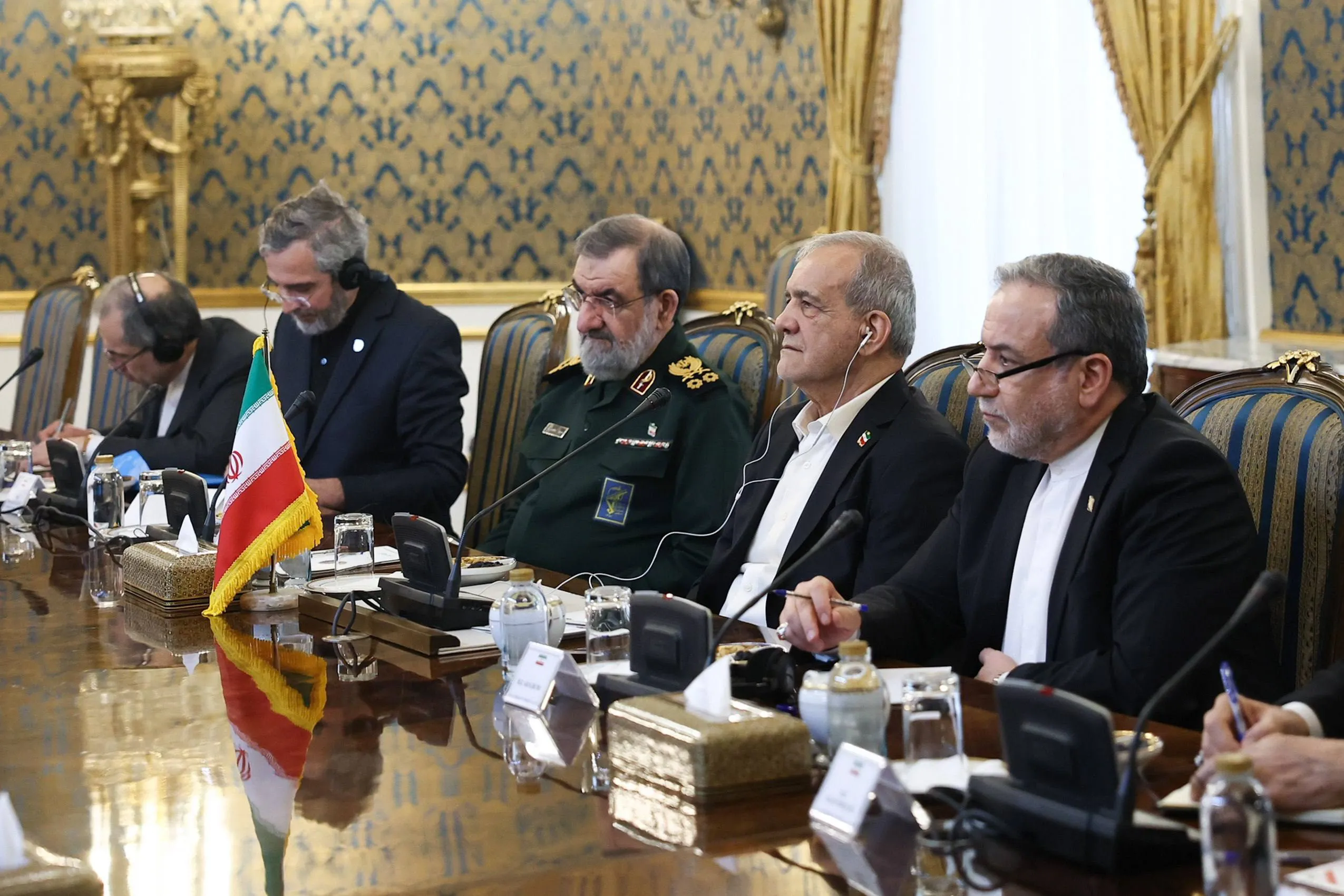 حضور عراقچی در دیدار نمایندگان دفاعی-امنیتی ترکیه، پاکستان و عربستان با دبیر شورای عالی امنیت ملی
